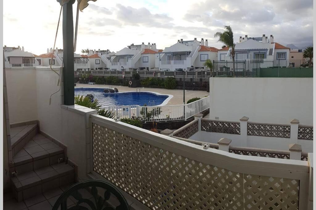 Private Apartment With Roof Terrace Арона Екстериор снимка