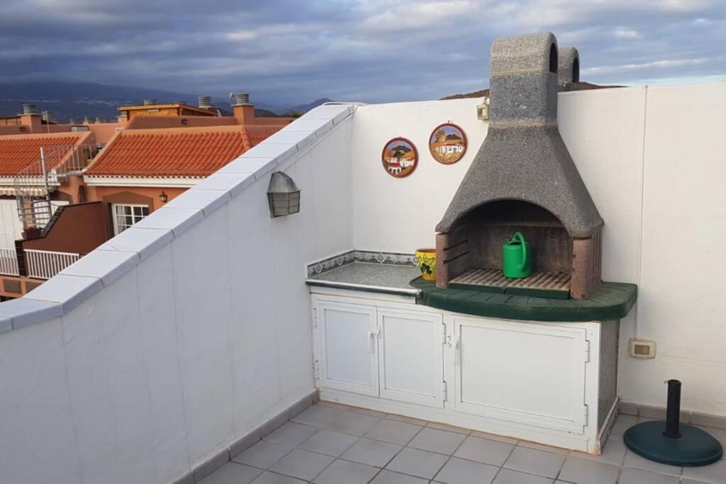 Private Apartment With Roof Terrace Арона Екстериор снимка