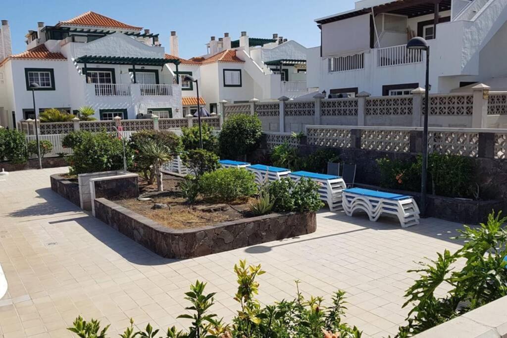 Private Apartment With Roof Terrace Арона Екстериор снимка