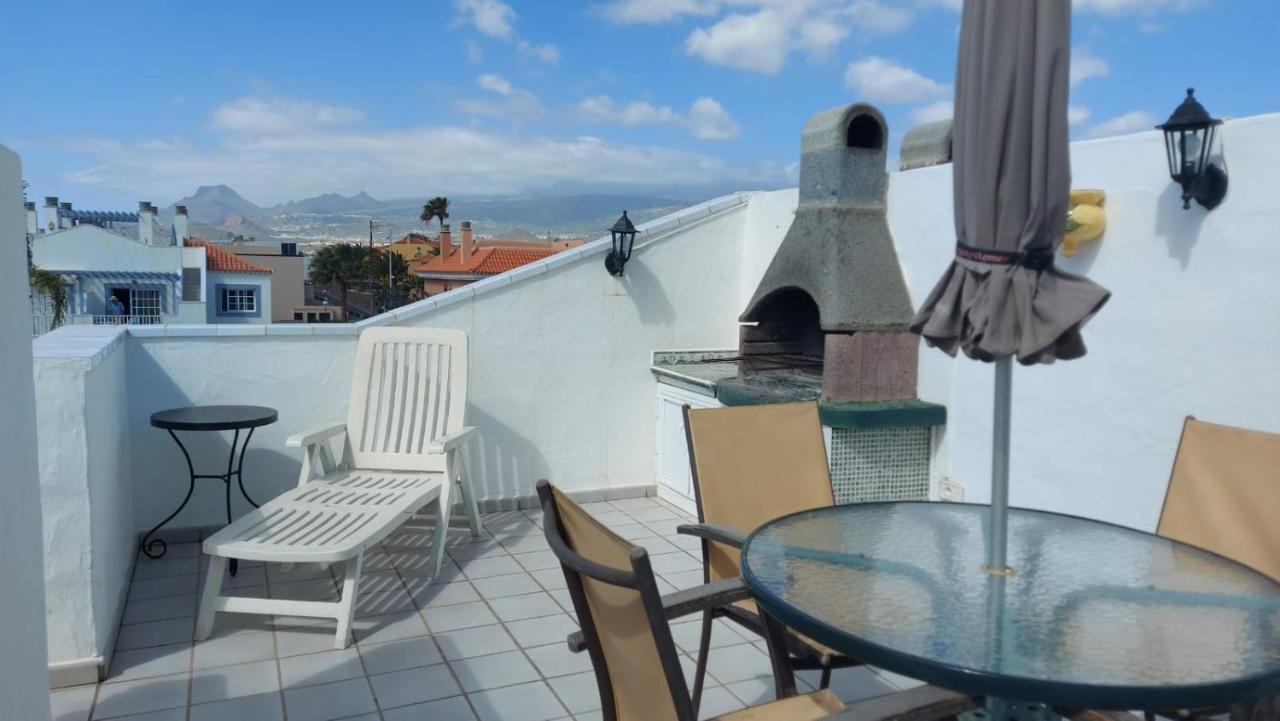 Private Apartment With Roof Terrace Арона Екстериор снимка