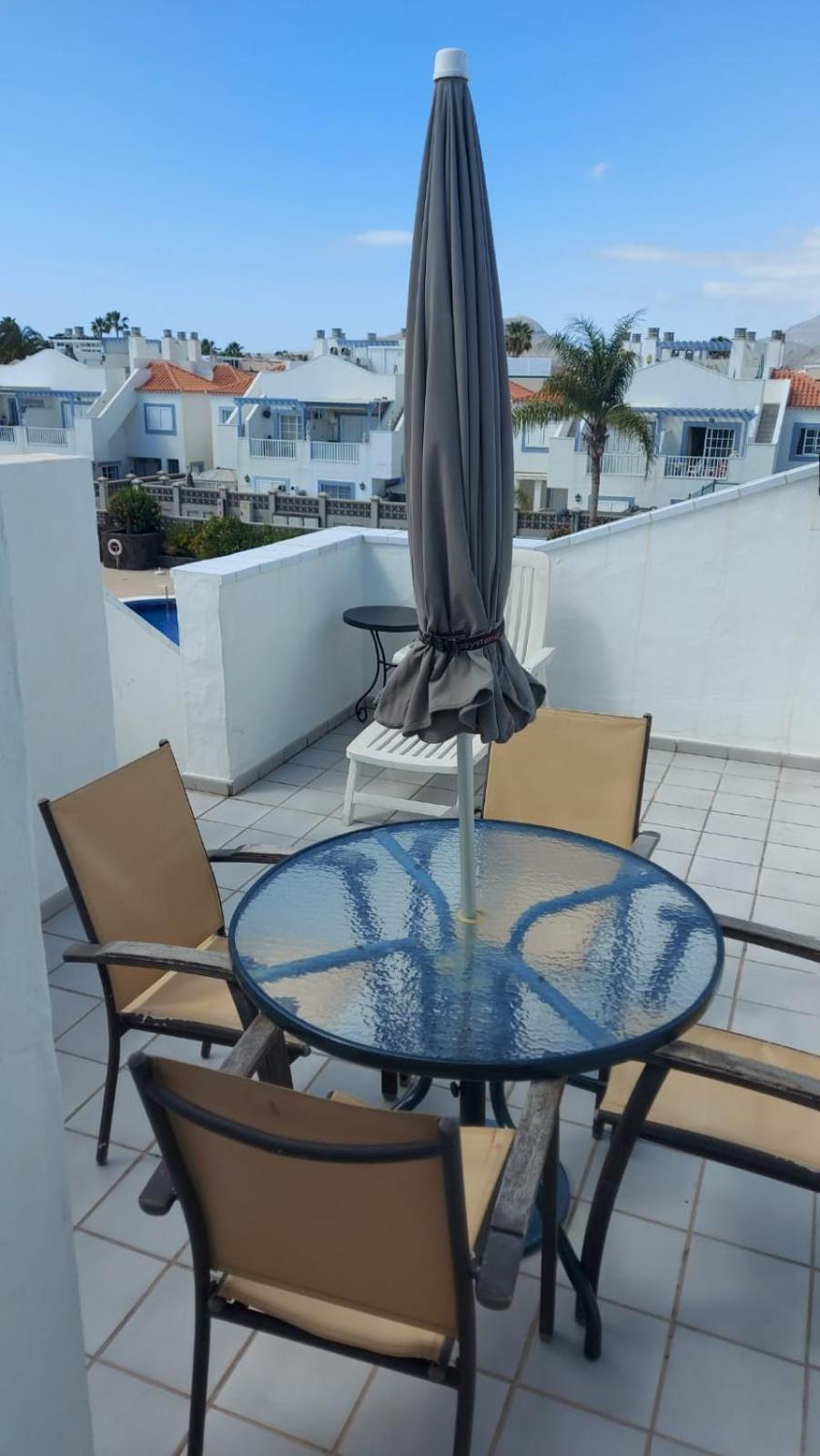 Private Apartment With Roof Terrace Арона Екстериор снимка